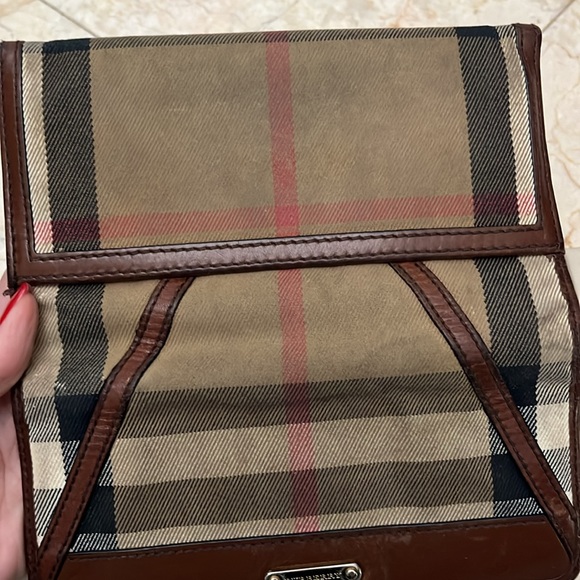 Burberry Wallet with original box and dust bag. - Picture 11 of 16